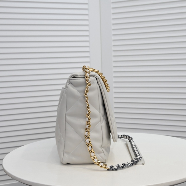 シャネルバッグ背面デザイン